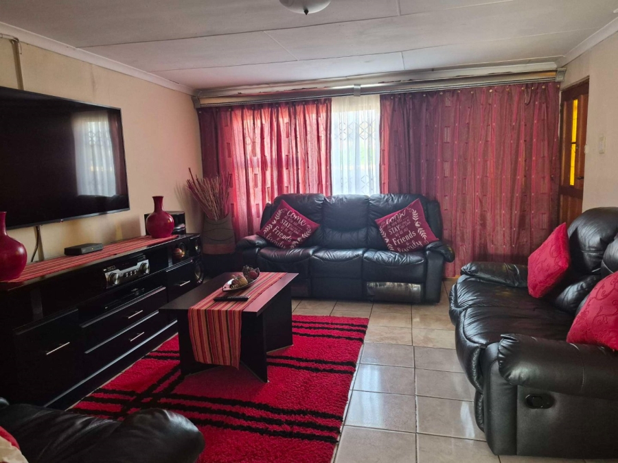 2 Bedroom Property for Sale in Kwazakhele Eastern Cape